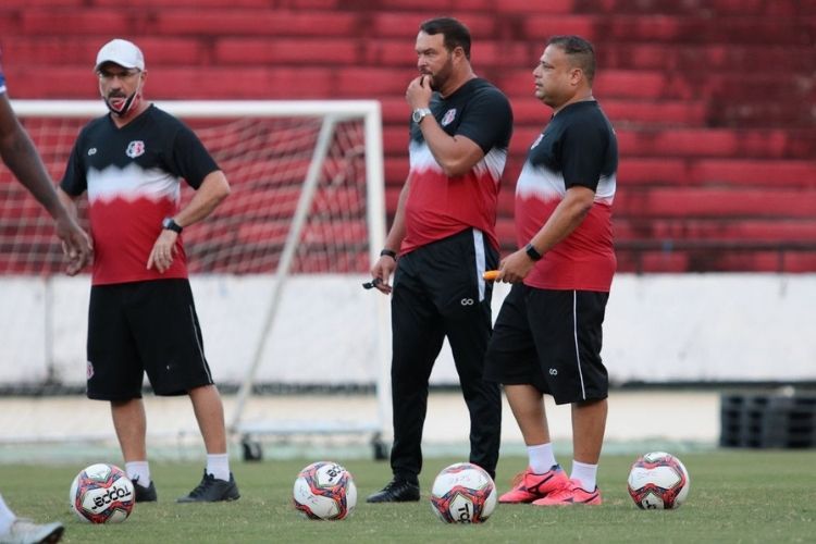 Treinador completou uma semana de trabalho no Santa Cruz