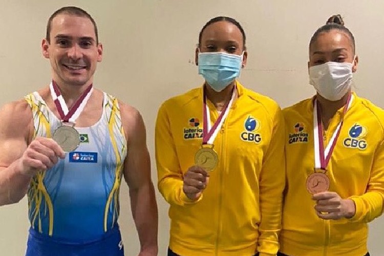 Zanetti, prata, e Lorrane bronze, ao lado de Rebeca