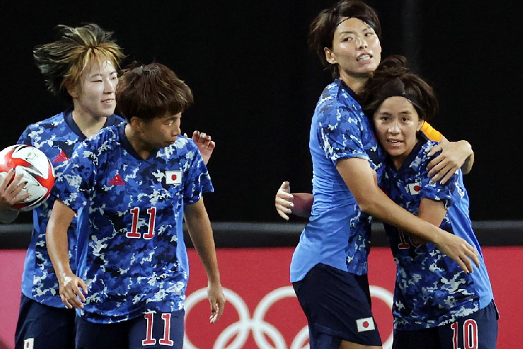 Mana Iwabuchi anotou o gol de empate das japonesas