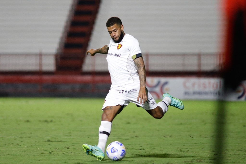 Ao lado de Maxwell, Junior Tavares foi o último jogador a deixar o Sport.