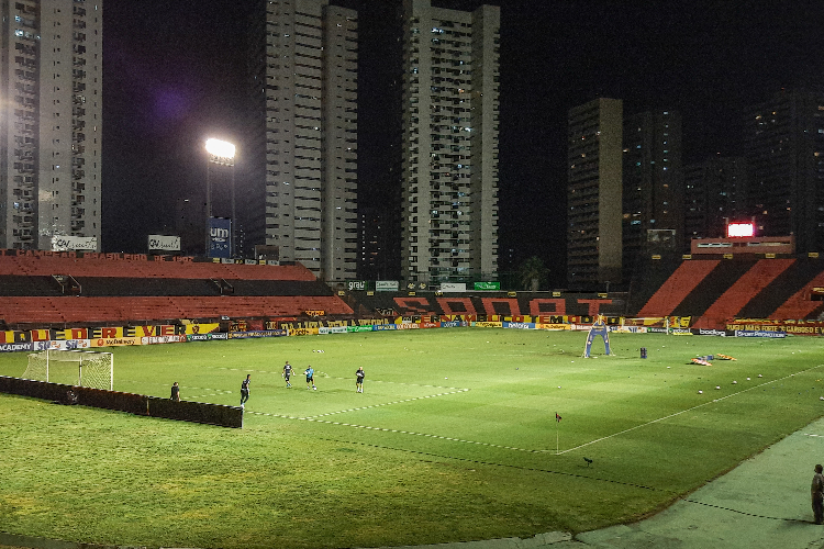 A partida contra entre Sport e RB Bragantino segue na Ilha do Retiro.