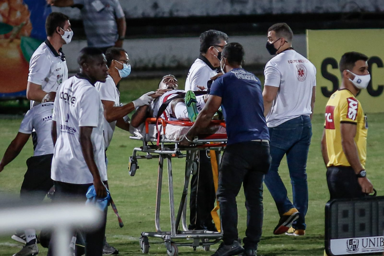 MV precisou deixar o Arruda de ambulância