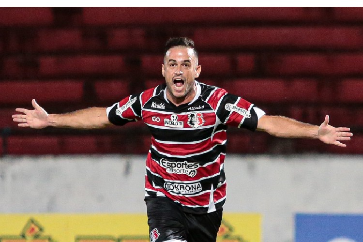 Artilheiro tricolor permanece no Arruda até o final de 2022 após o clube exercer cláusula de renovação 