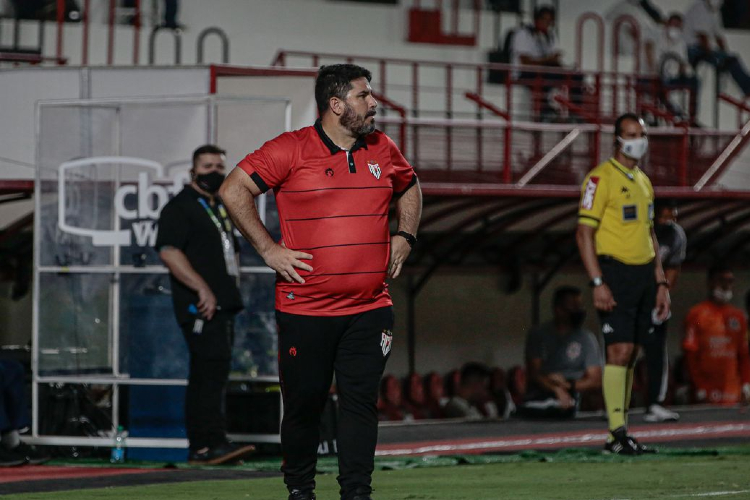 Treinador n&atilde;o resistiu ao empate com o Cuiab&aacute;/Bruno Corsino/ACG