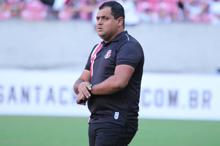 Técnico Leston Júnior comandou o Santa Cruz em 2019