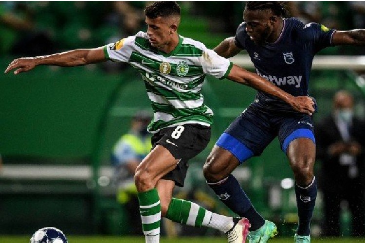 Matheus (esq.) foi convocado pela primeira vez pela seleção portuguesa