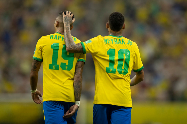 Neymar e Raphinha fizeram os gols do Brasil na primeira etapa.