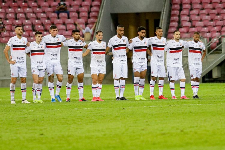 Treinador Leston Júnior também entrará de férias