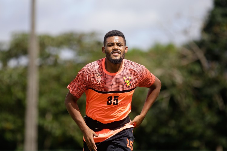Sabino retorna após cumprir suspensão.