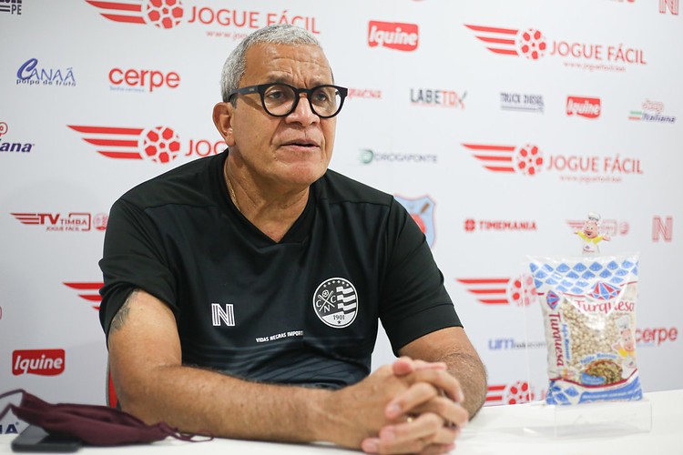 Hélio deverá fazer testes no time apenas durante a partida