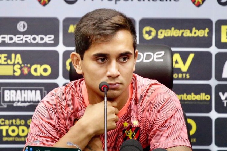 Everton Felipe foi titular nas últimas duas partidas do Leão na Série A