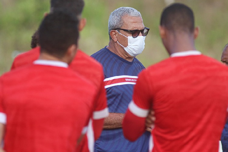 Treinador deve fazer algumas mudanças na equipe
