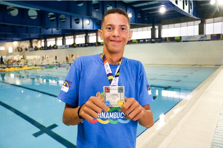 Medalhista de ouro em 2019, Júlio Gomes voltou ao pódio em 2021 e trouxe cinco medalhas para casa