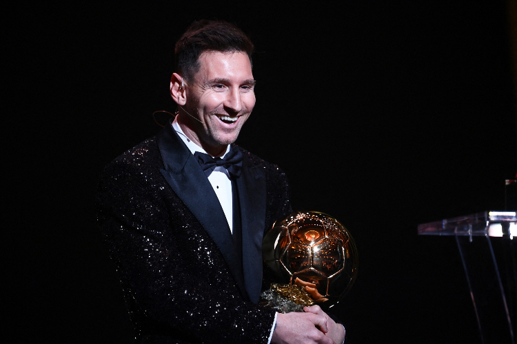 Messi recebeu o prêmio de melhor do mundo nesta segunda-feira