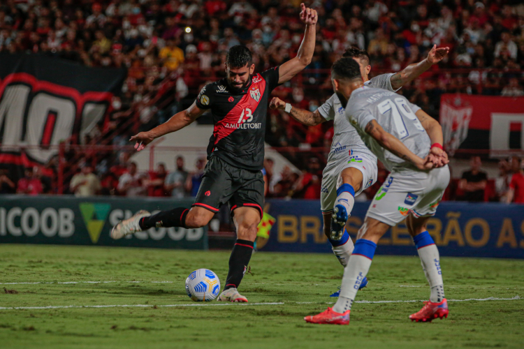 Atlético-GO derrotou o Bahia com gol marcado no final do jogo