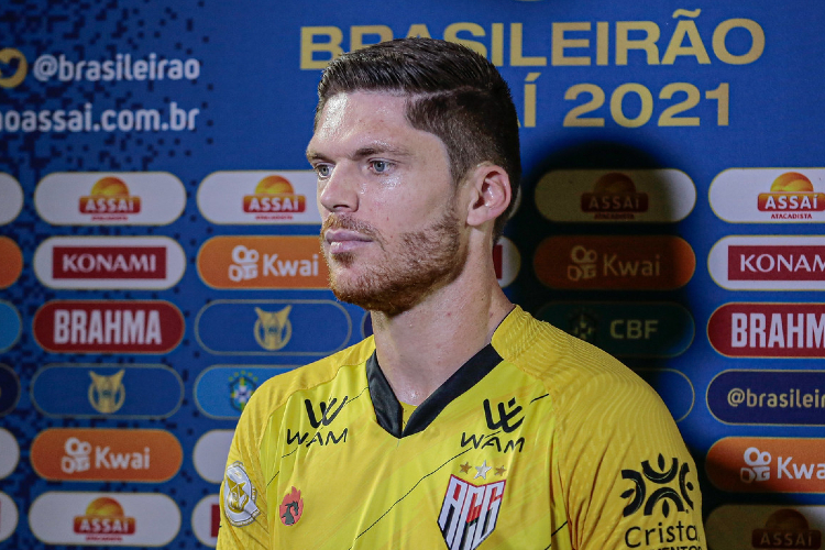 Aos 30 anos, Kozlinski vem sendo procurado por equipes do país