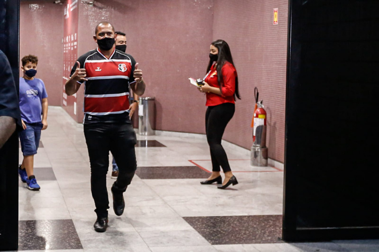 Walter jogará pela primeira vez por um clube pernambucano.