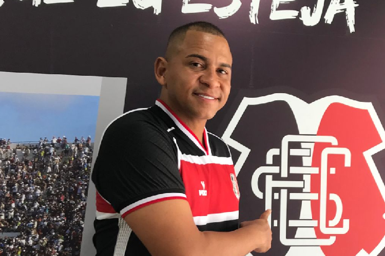 Centroavante vem de três anos de altos e baixos no futebol
