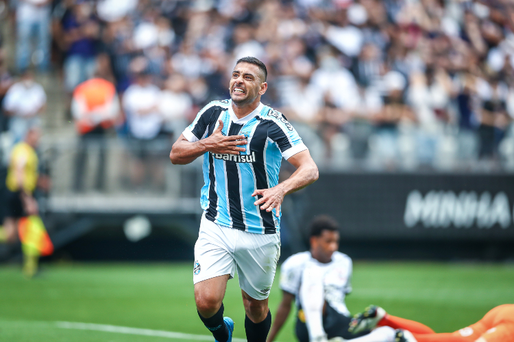 Diego Souza deve continuar vestindo a camisa do Grêmio em 2022