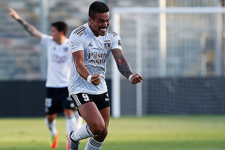 O atacante Javier Parraguez tem 32 anos de idade.