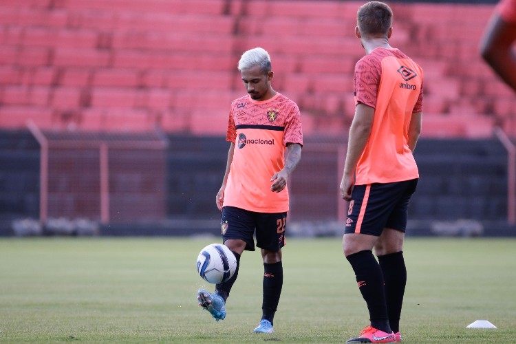 Alanzinho pertence ao Palmeiras e está emprestado ao Sport.