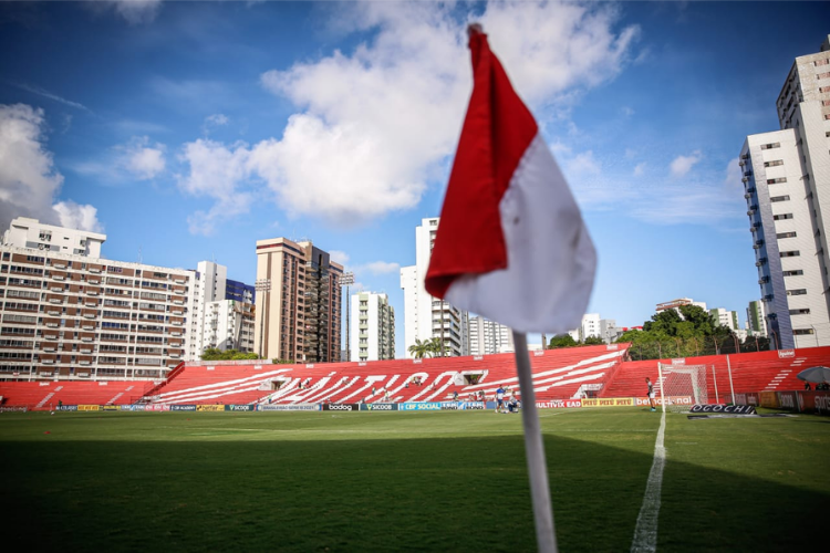 Duelo acontece com o Timbu distante dos Aflitos./Paulo Paiva/DP FOTO