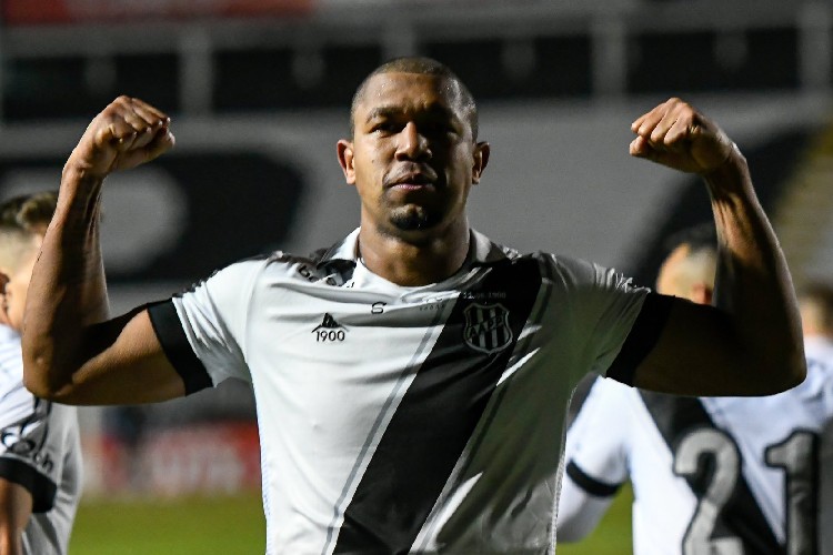 Atacante esteve cedido à Ponte Preta na última temporada