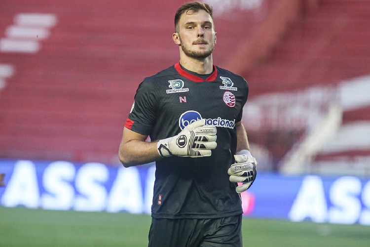 Goleiro chegou por empréstimo do São Paulo