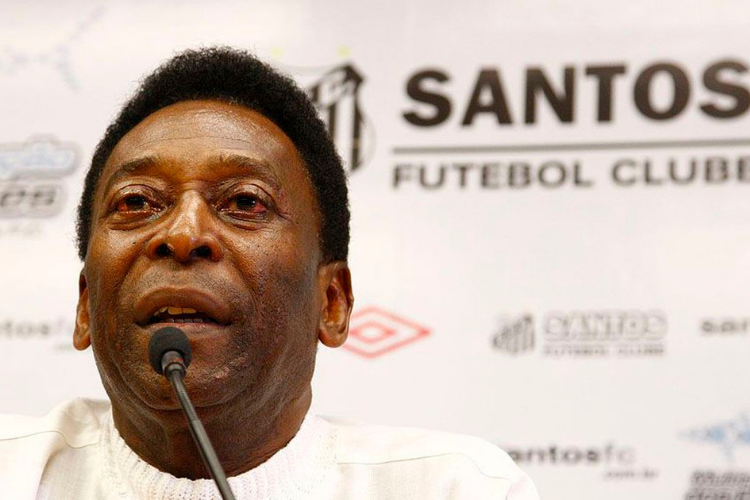 Pel&eacute; tem se tratado no hospital mensalmente/Ricardo Saibun/Santos