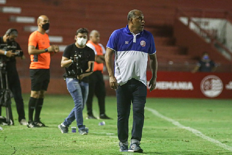 Auxiliar comandou o time nas últimas duas partidas