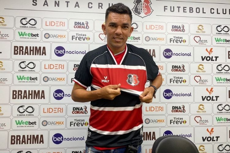 Edson Ratinho foi apresentado oficialmente nesta quarta-feira