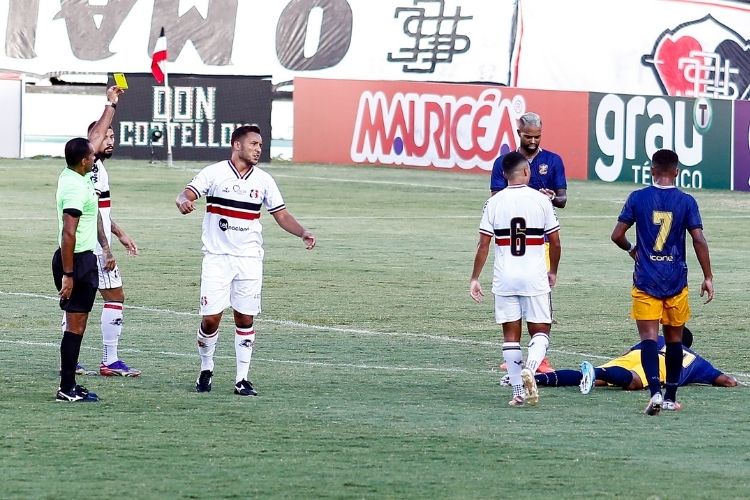 Santa Cruz foi goleado por 4 a 0 para o Retrô no Arruda