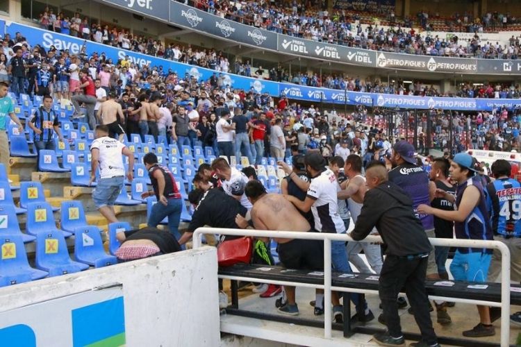 Torcedores rivais brigaram em jogo realizado no México