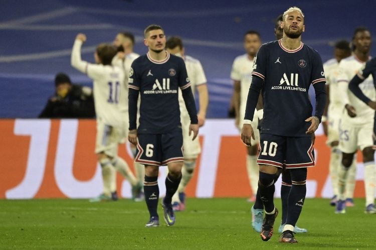 Time de Neymar sofreu três gols em 16 minutos e foi eliminado da Champions