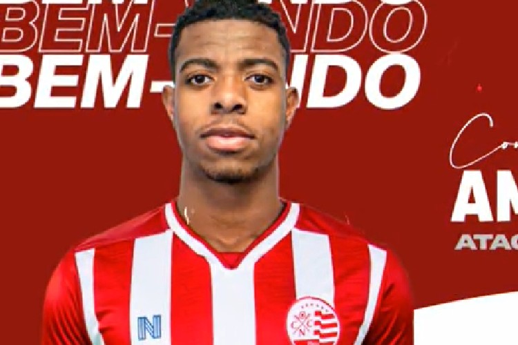 Atacante de 23 anos chega do Famalicão, de Portugal