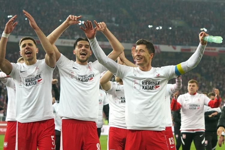 Lewandowski marcou o primeiro gol da vitória polonesa