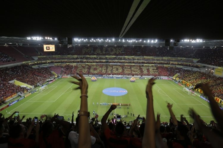 Recorde de público teve direito a mosaico antes da bola rolar
