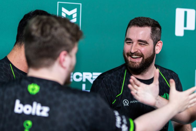 Com a AWP na mão,