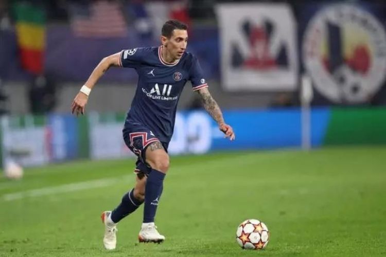 Meia-atacante teve a saída do PSG confirmada