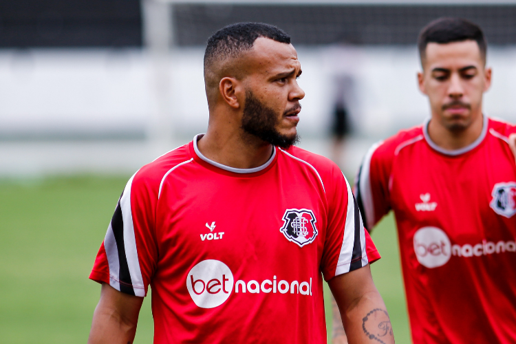 Atleta deve estar à disposição contra o Sergipe.