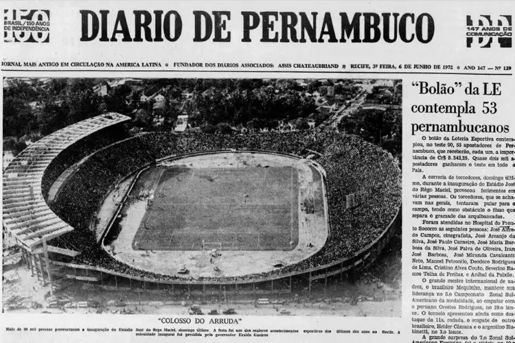 Capa do Diario de PE trouxe a primeira tomada aérea do inaugurado Arruda.