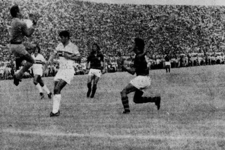 Campo pesado das chuvas atrapalhou o duelo.