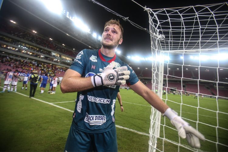 Na decisão contra o Retrô, Lucas Perri pegou duas cobranças pelo Náutico