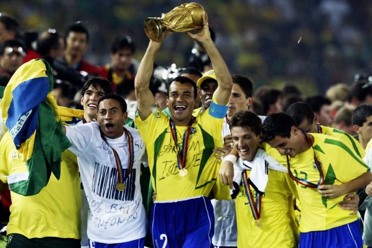 Capitão da Seleção Brasileira, Cafu foi quem ergueu a taça do Mundial