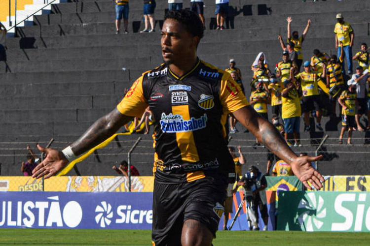 Atacante de 30 anos voltaria ao futebol nordestino.