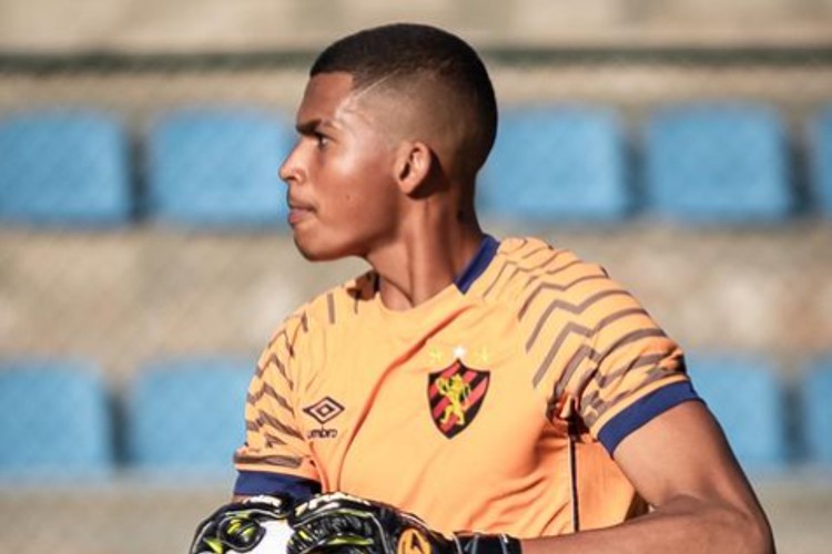 Aranha assinou contrato até o final de 2025.