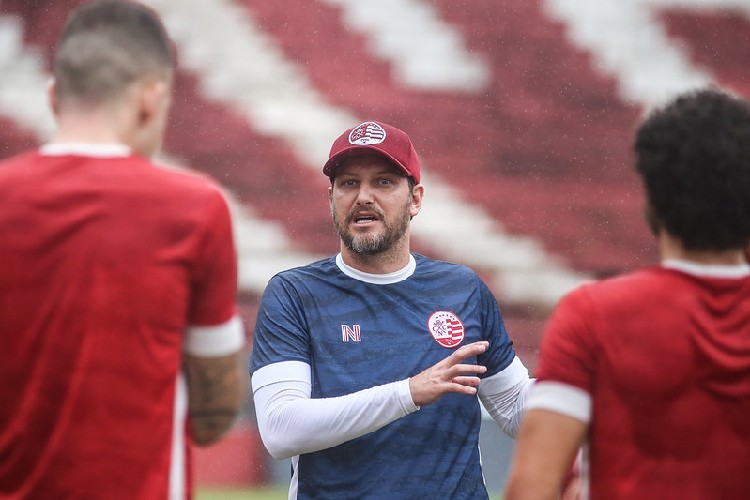 Técnico promoveu mudanças na equipe