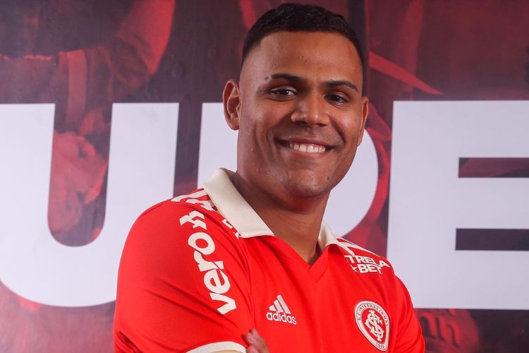 Mikael vai defender o Internacional na Série A deste ano