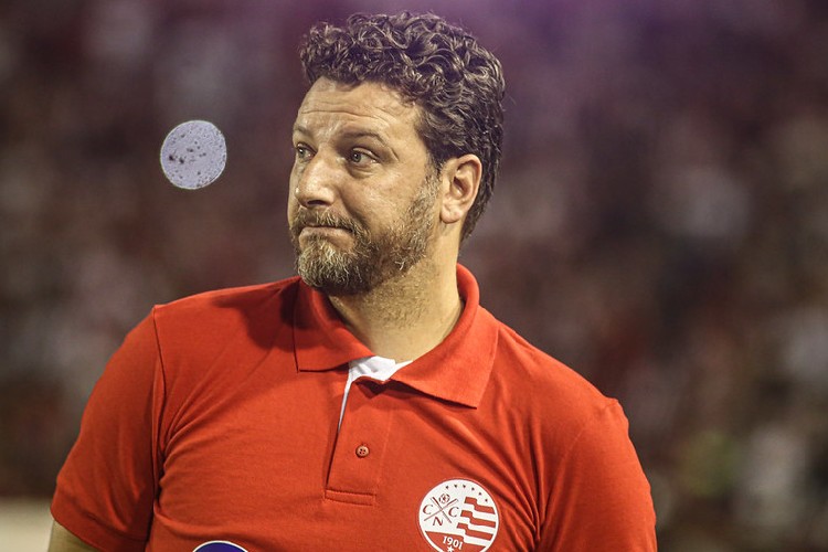 Elano chegou ao terceiro jogo sem vitória