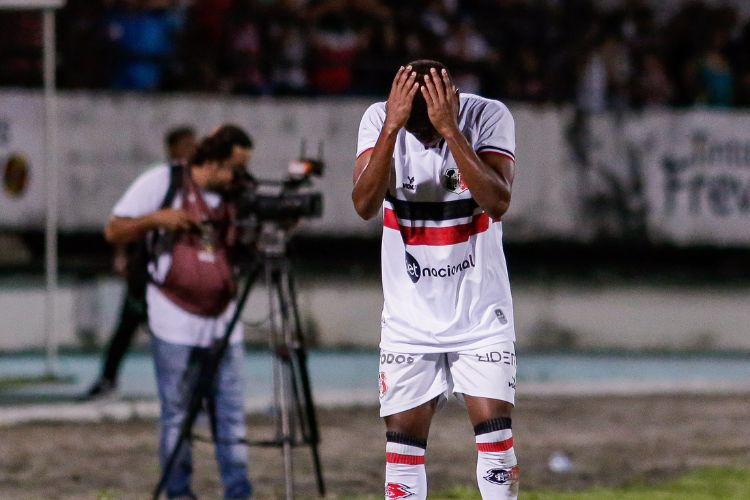 Santa Cruz criou 12 chances contra o Tocantinópolis, mas não fez gol